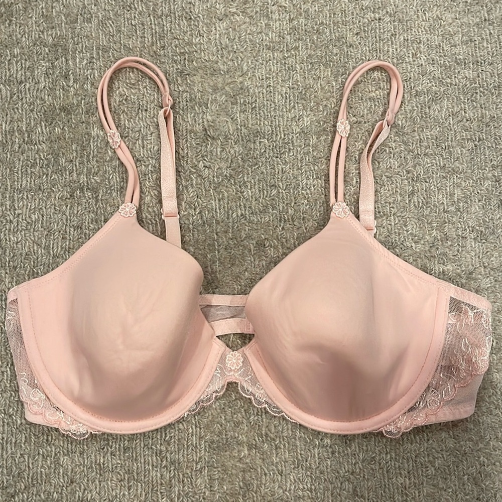 Pink Victoria Secret bra.  Size 36B.  New with tags.